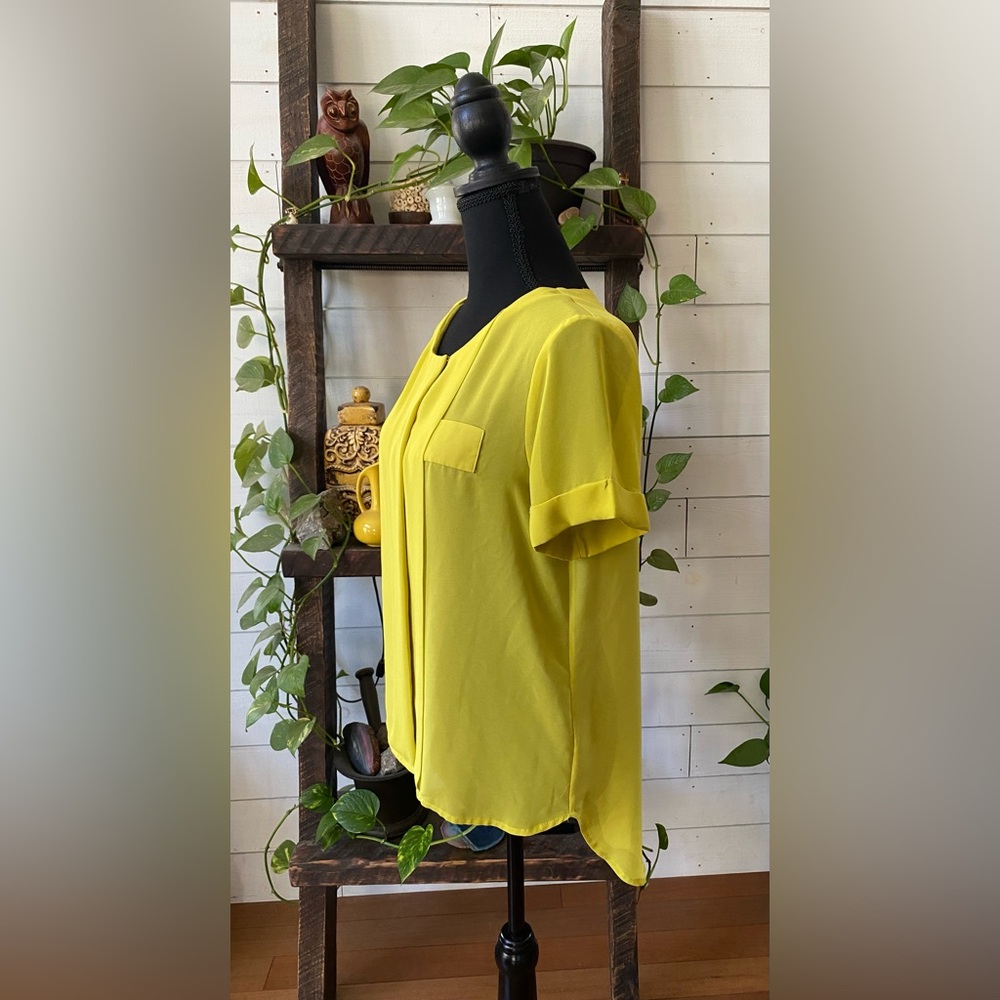 W118 by Walter Baker: Yellow Pleated Relaxed Blouse with Cuff Sleeves - Picture 12 of 17